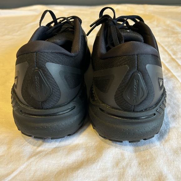 Men’s Brooks Adrenaline GTS Black running shoes Brand New SZ 14 main image 12